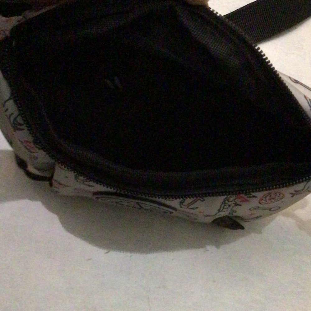 NWOT Cute Doughnut Fanny Pack - Picture 3 of 3